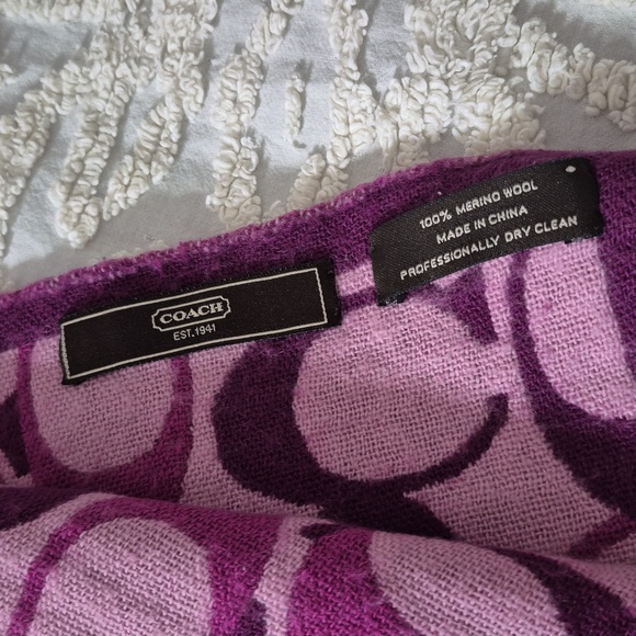 Coach 100 % Merino Wool Purple Patterned Women's Scarf - Picture 5 of 9